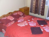 Дорога у здания, в котором расположена квартира у моря в Варне, Аспарухово