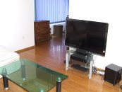 Дорога у здания, в котором расположена квартира у моря в Варне, Аспарухово