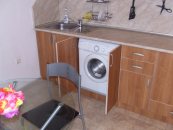 Дорога у здания, в котором расположена квартира у моря в Варне, Аспарухово